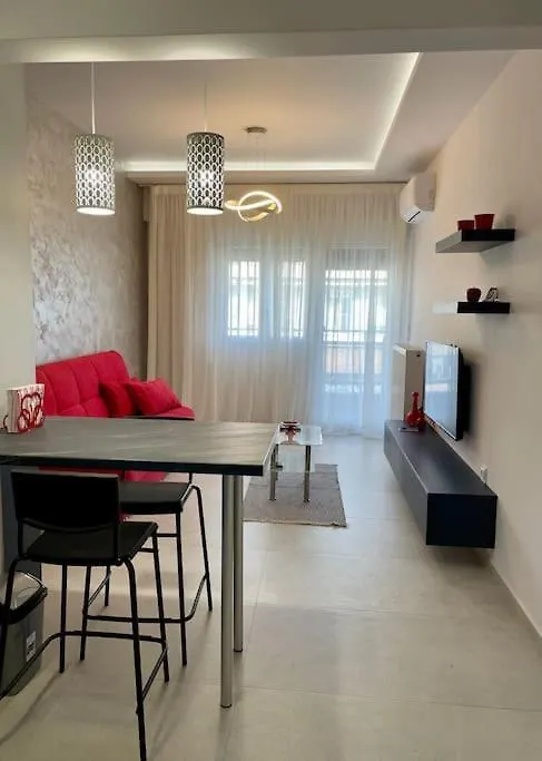 סלוניקי The Red Apartment