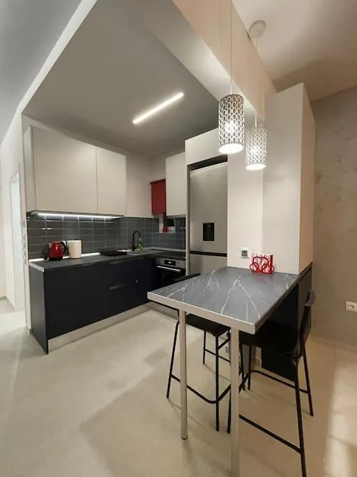 סלוניקי The Red Apartment