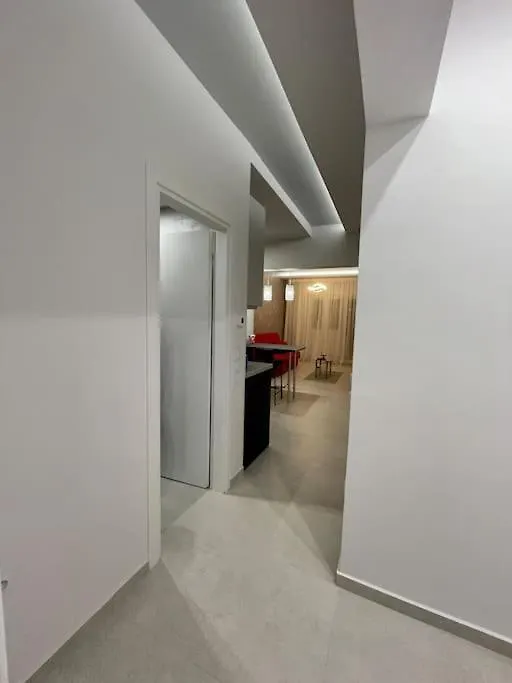 סלוניקי The Red Apartment