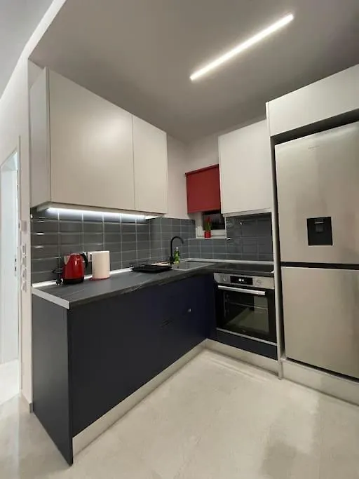 סלוניקי The Red Apartment יוון