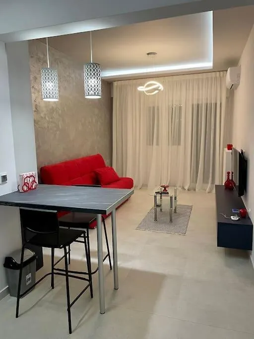 סלוניקי The Red Apartment