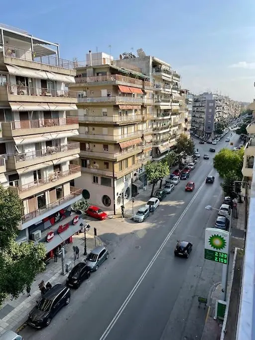 סלוניקי The Red Apartment